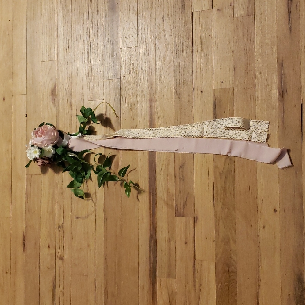 Wedding isle flowers Dusty Rose/ Cream